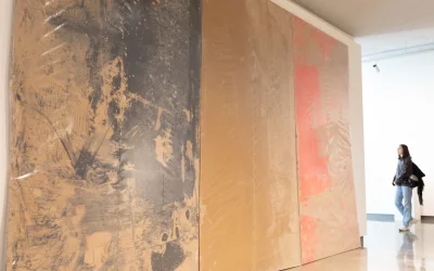 ‘El arte que se salvó del barro resurge en una exposición.’ (La Razón)