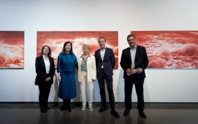 ‘La artista valenciana Isabel Oliver expone en València más de cinco décadas de obra sobre violencia, guerra y derechos humanos.’ (El Periòdic)